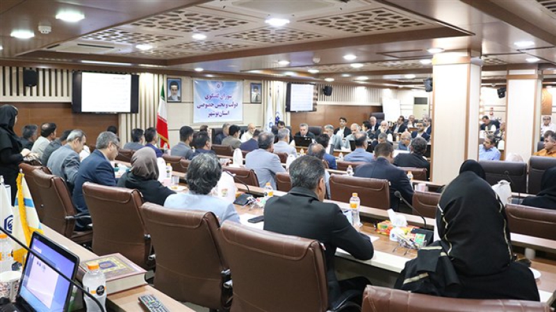 خورشید گزدرازی در نشست شورای گفت‌وگوی بوشهر مطرح کرد؛ الزام تجار به انتقال کانتینرهای خالی، قیمت تمام شده کالا را افزایش می دهد